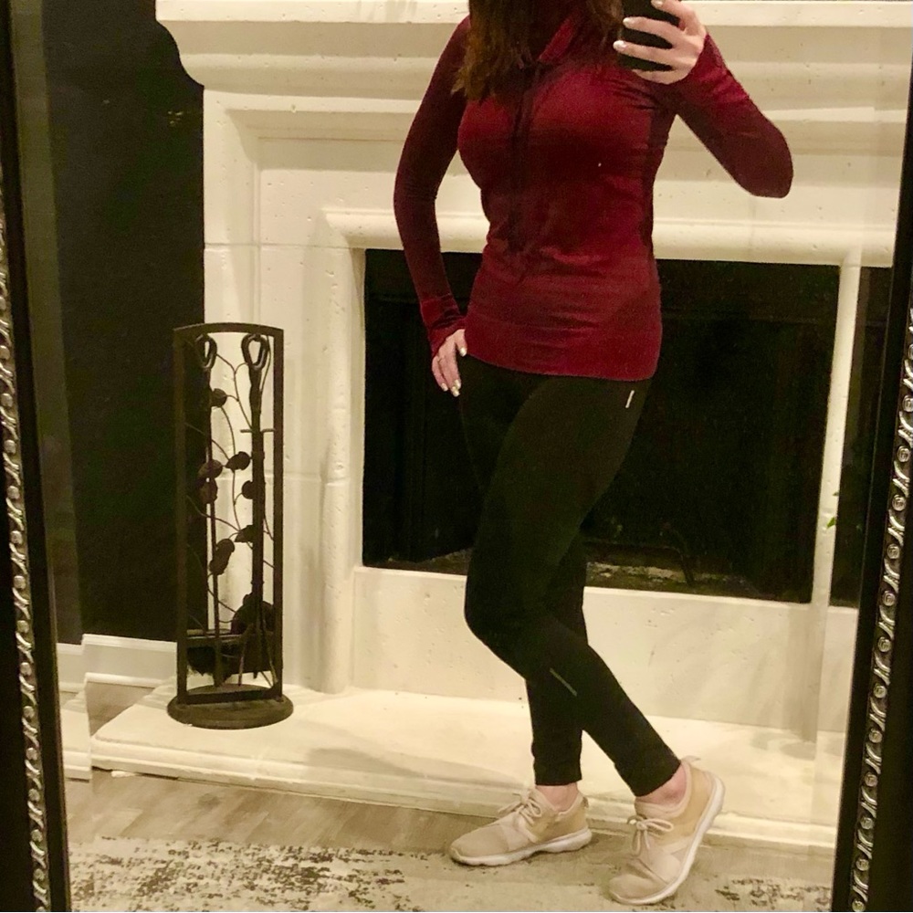 Women’s under armor thread borne heat gear maroon long sleeve workout shirt. xs